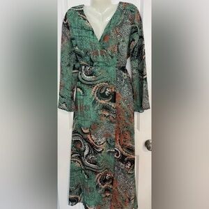 Indication by ECI Long Sleeve Paisley Dress in Green Size 8 EUC